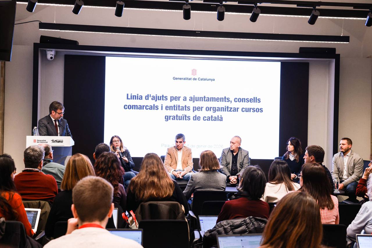 El Govern impulsa 350 cursos gratuïts de català per remuntar-ne l'ús social El Govern impulsa 350 cursos gratuïts de català per remuntar-ne l'ús social