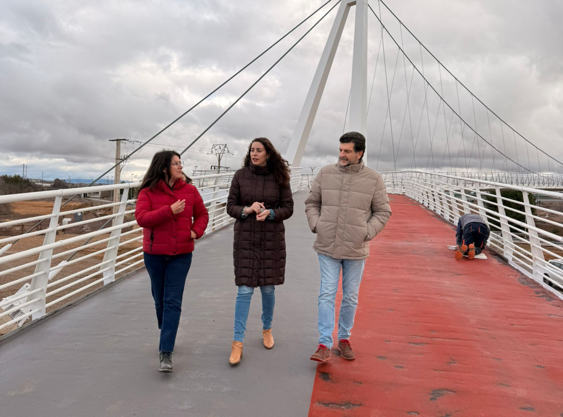 Responsables de la Junta y de la empresa han visitado la pasarela peatonal Responsables de la Junta y de la empresa han visitado la pasarela peatonal