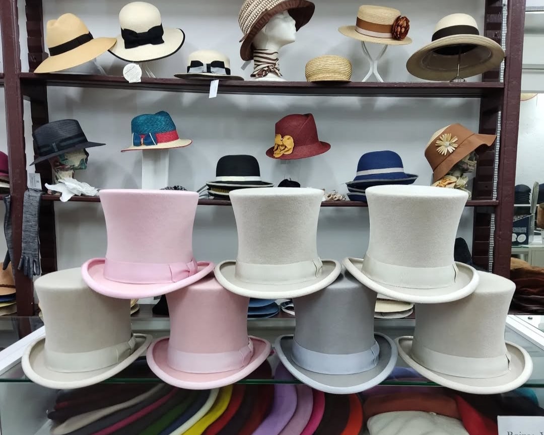 Héctor Medrano, el artesano que mantiene viva la sombrerería más antigua de España Héctor Medrano, el artesano que mantiene viva la sombrerería más antigua de España