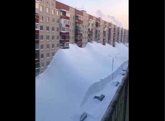 El vídeo de la histórica nevada que ha sepultado bajo la nieve a la península de Kamchatka El vídeo de la histórica nevada que ha sepultado bajo la nieve a la península de Kamchatka