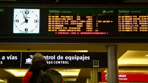 Imagen de usuarios en la estación de trenes de Málaga, María Zambrano, Imagen de usuarios en la estación de trenes de Málaga, María Zambrano,