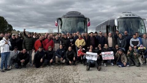 Miembros de la Cofrad&iacute;a de Pescadores camino de Madrid.