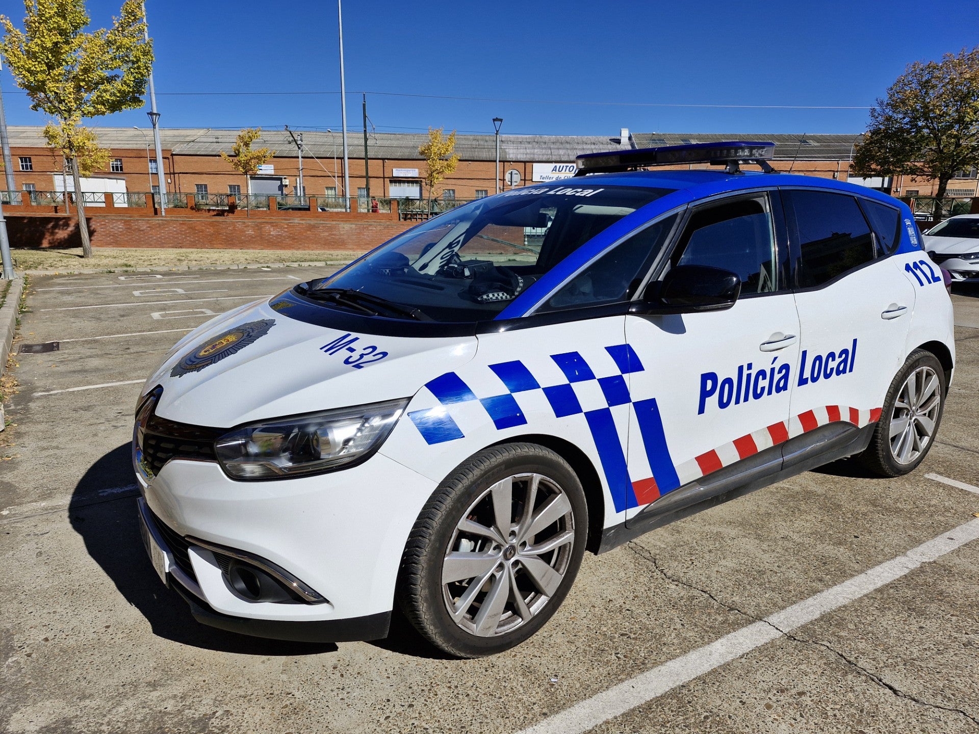 La Policía Local de Palencia auxilia en la calle a una mujer tras discutir con su marido La Policía Local de Palencia auxilia en la calle a una mujer tras discutir con su marido