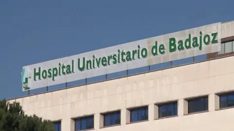 Seis personas de entre 9 y 82 años son asistidas en el incendio de una vivienda en la Barriada de San Fernando de Badajoz Seis personas de entre 9 y 82 años son asistidas en el incendio de una vivienda en la Barriada de San Fernando de Badajoz