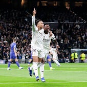Mbappé y Vinicius celebran la victoria ante el Monaco