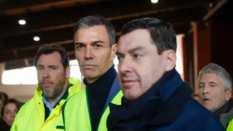 Óscar Puente, Pedro Sánchez y Juanma Moreno desde Adamuz tras el trágico accidente ferroviario Óscar Puente, Pedro Sánchez y Juanma Moreno desde Adamuz tras el trágico accidente ferroviario