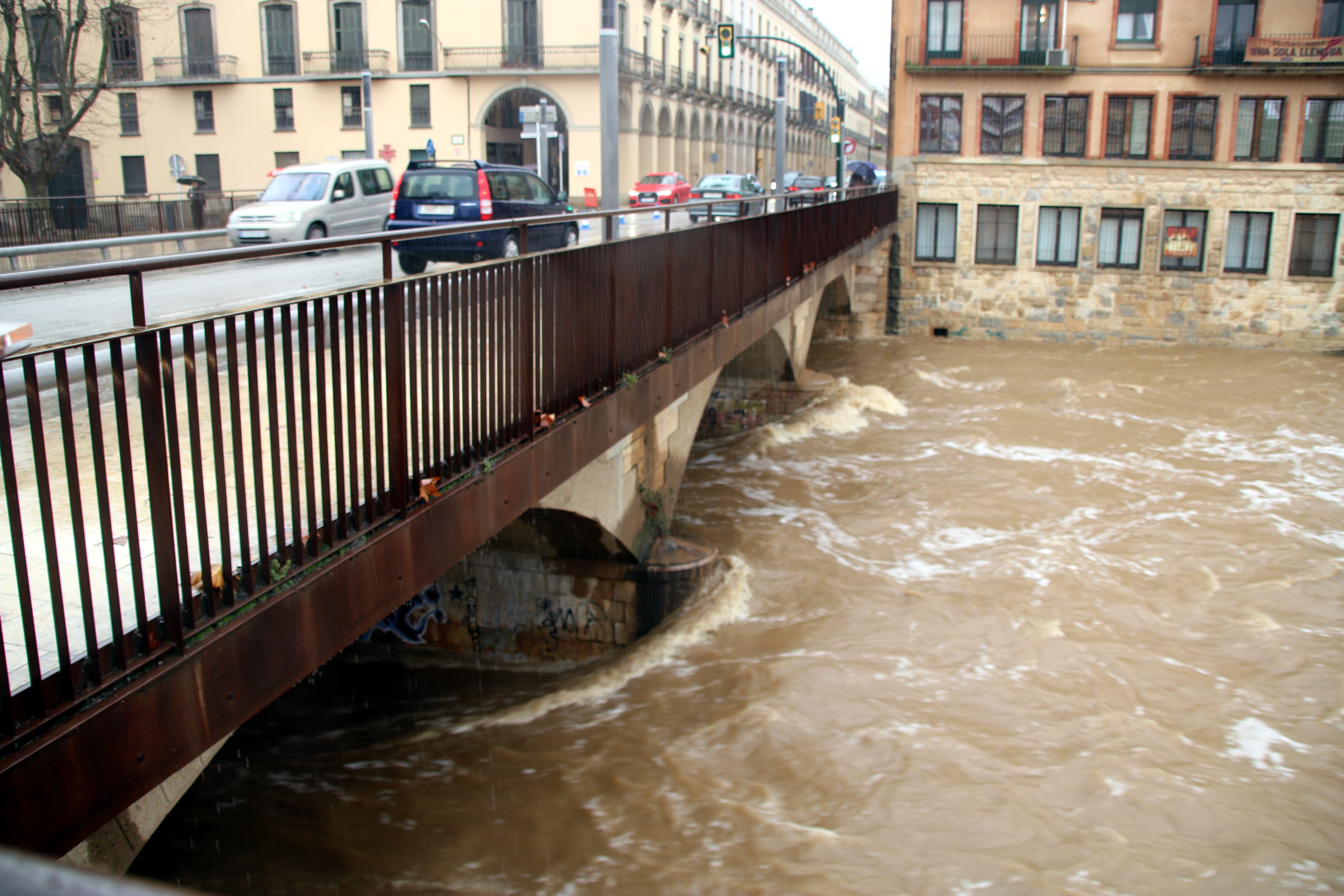 Com s'ha viscut el temporal a l'Ampolla i a Girona Com s'ha viscut el temporal a l'Ampolla i a Girona