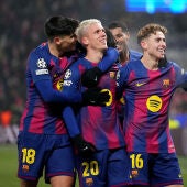 Los jugadores del Barça celebran la victoria en Praga