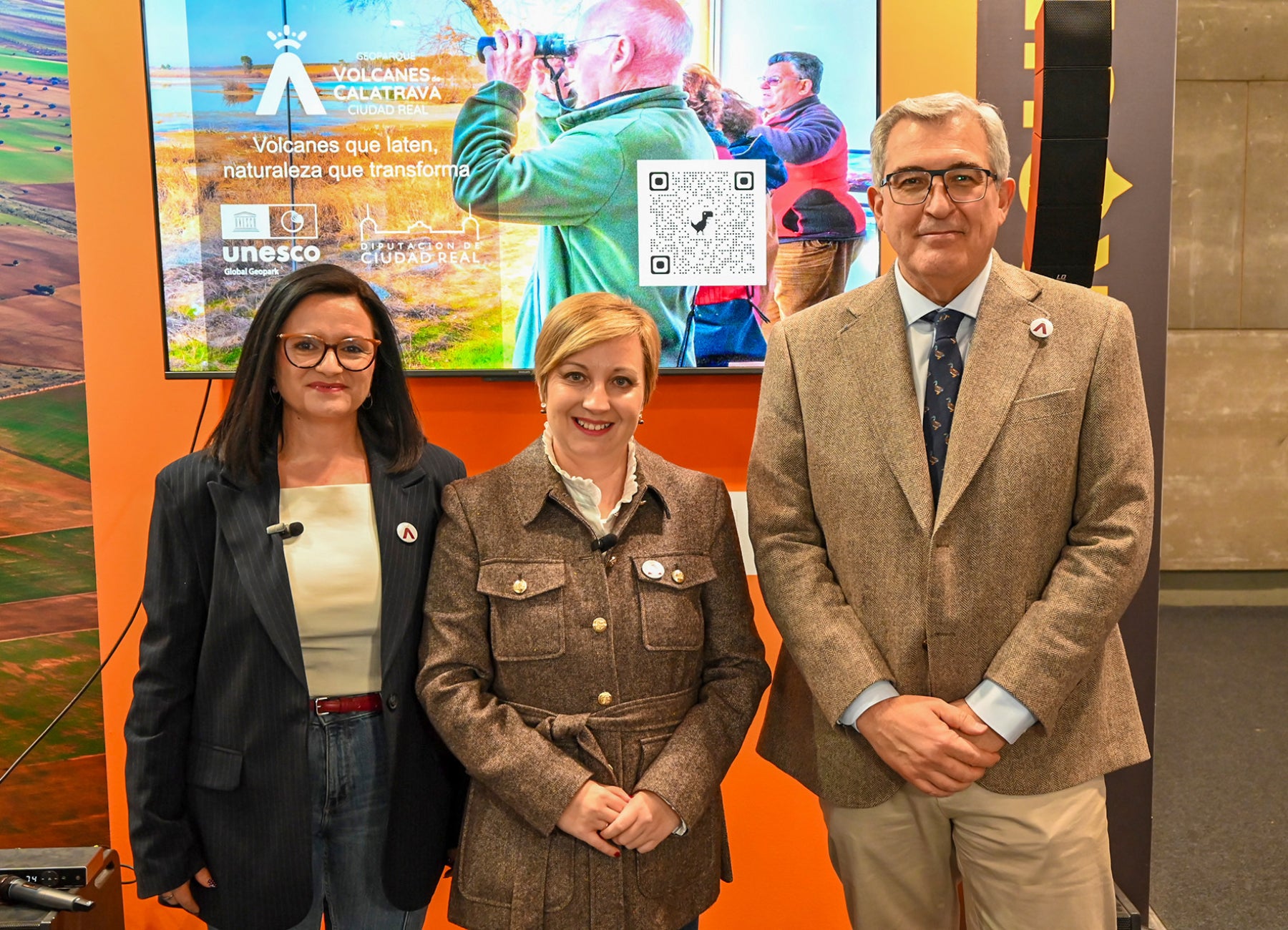 Geoparque Volcanes de Calatrava–Ciudad Real presenta en FITUR su nueva identidad corporativa y la estrategia bajo el lema “Pon un volcán en tu vida” Geoparque Volcanes de Calatrava–Ciudad Real presenta en FITUR su nueva identidad corporativa y la estrategia bajo el lema “Pon un volcán en tu vida”