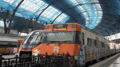 Trenes sin servicio en la Estaci&oacute;n de Francia de Barcelona, a 21 de enero de 2026, en Barcelona, Catalunya (Espa&ntilde;a). 