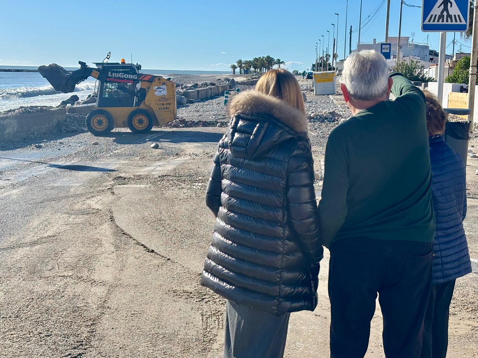 Avanzan a buen ritmo los trabajos de limpieza y adecuación en la playa de Almassora tras el temporal marítimo Avanzan a buen ritmo los trabajos de limpieza y adecuación en la playa de Almassora tras el temporal marítimo