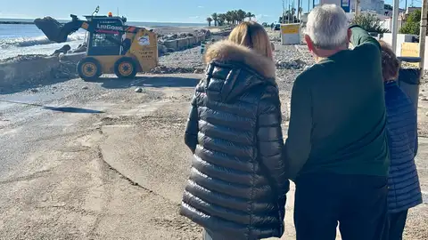 Avanzan a buen ritmo los trabajos de limpieza y adecuación en la playa de Almassora tras el temporal marítimo Avanzan a buen ritmo los trabajos de limpieza y adecuación en la playa de Almassora tras el temporal marítimo