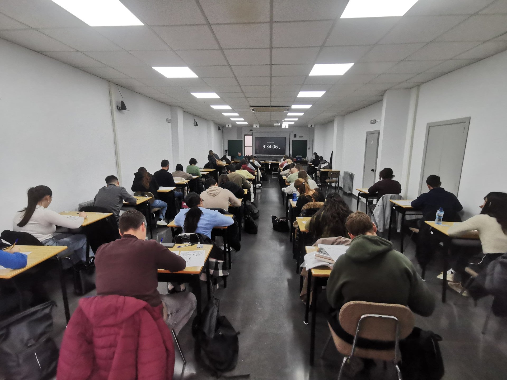 Más de 1.300 estudiantes hacen historia en los exámenes de la UNED en Vila-real Más de 1.300 estudiantes hacen historia en los exámenes de la UNED en Vila-real