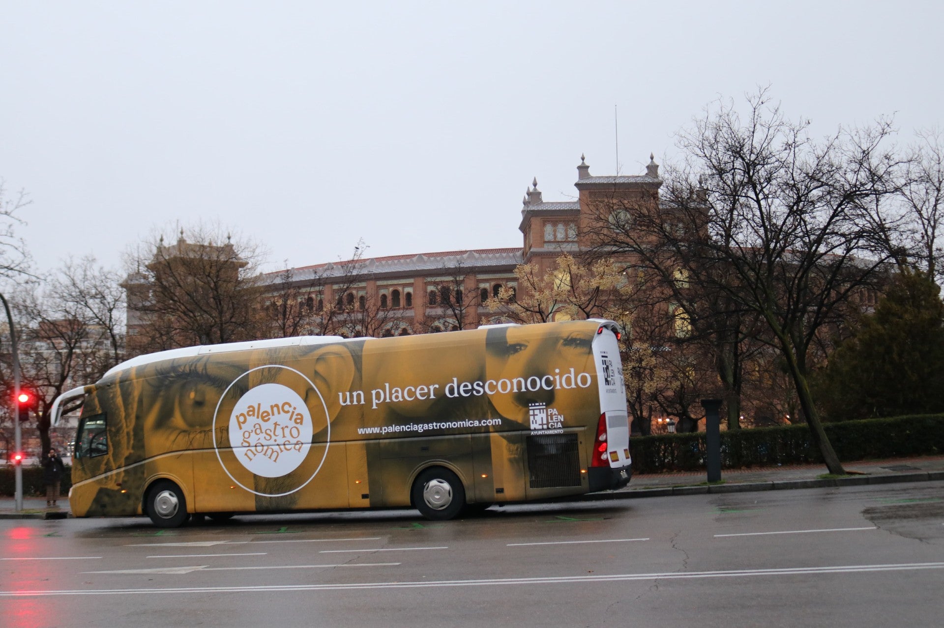 El sello ‘Palencia Gastronómica’ y el Eclipse Total Solar se pasean por Madrid en autobús El sello ‘Palencia Gastronómica’ y el Eclipse Total Solar se pasean por Madrid en autobús