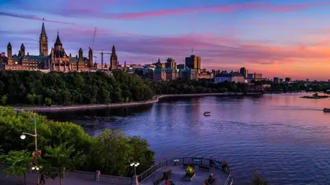 Vista crepuscular de Toronto (Canadá) la primera ciudad que vistará el Patronato de la Costa Blanca para difundir Alicante Vista crepuscular de Toronto (Canadá) la primera ciudad que vistará el Patronato de la Costa Blanca para difundir Alicante