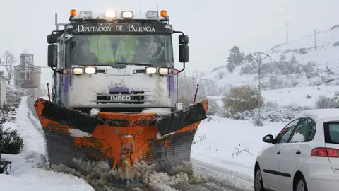 Protección Civil declara la alerta por fenómenos meteorológicos adversos en todas las provincias de Castilla y León .