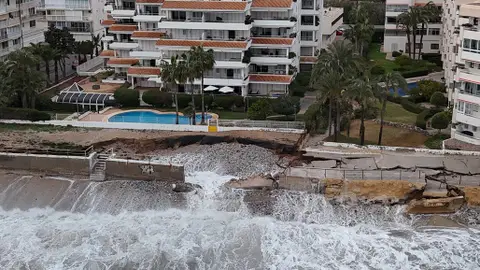 Altea una de las poblaciones costeras de nuestra comarca que ha sufrido daños materiales a consecuencia de la borrasca ‘Harry’ Altea una de las poblaciones costeras de nuestra comarca que ha sufrido daños materiales a consecuencia de la borrasca ‘Harry’
