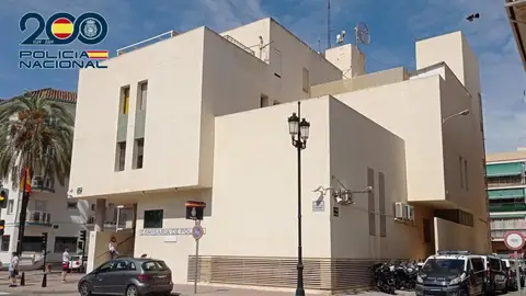 Investigan la muerte de un hombre al caer desde una azotea tras matar a su padre y herir a su madre Investigan la muerte de un hombre al caer desde una azotea tras matar a su padre y herir a su madre