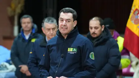 Juanma Moreno ofrece una rueda de prensa desde Adamuz Juanma Moreno ofrece una rueda de prensa desde Adamuz