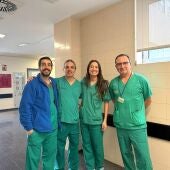 Profesionales del hospital de Elda que han participado en la implantación de la nueva técnica para tratar pacientes con trastornos del control urinario e intestinal.