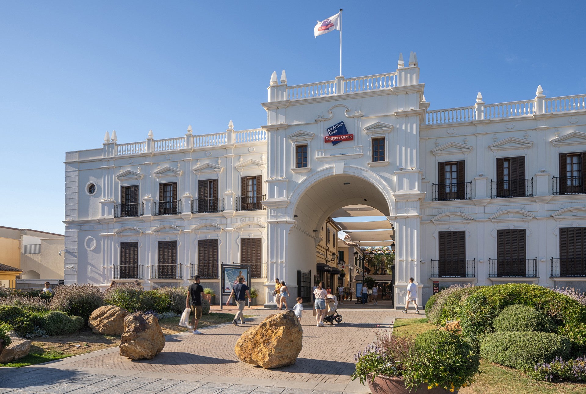 McArthurGlen Málaga cierra 2025 con un incremento del 9% en ventas y del 6% en afluencia, alcanzando los 9,2 millones de visitantes McArthurGlen Málaga cierra 2025 con un incremento del 9% en ventas y del 6% en afluencia, alcanzando los 9,2 millones de visitantes