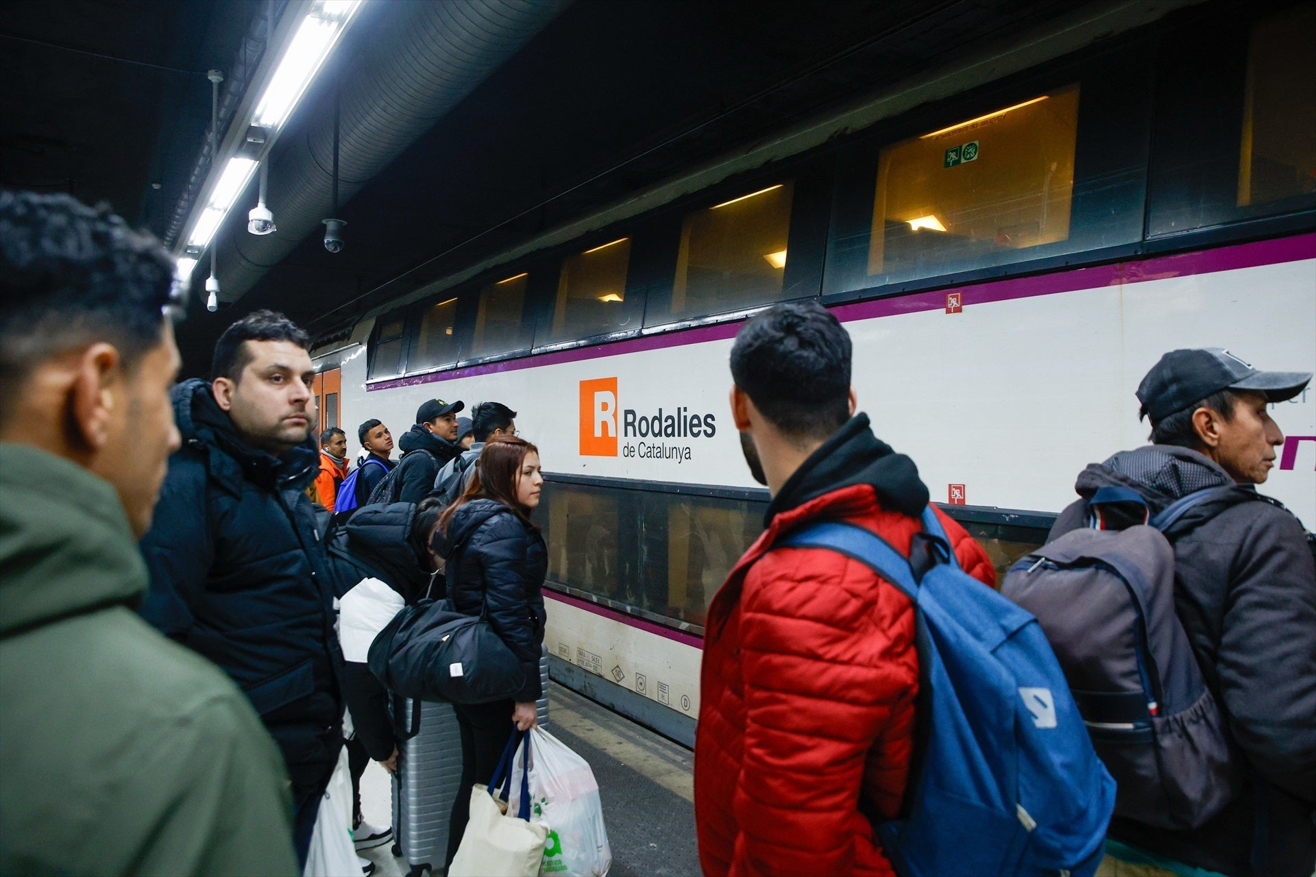 Última hora de la crisis ferroviaria en España: caos y confusión en Rodalíes mientras continúa la investigación en Adamuz Última hora de la crisis ferroviaria en España: caos y confusión en Rodalíes mientras continúa la investigación en Adamuz