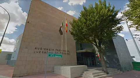 Prisión provisional comunicada y sin fianza para el entrenador de un club pacense por captación de menores para pornografía Prisión provisional comunicada y sin fianza para el entrenador de un club pacense por captación de menores para pornografía