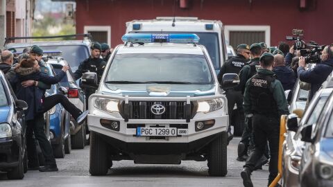 Protestas a las puertas del Juzgado de Sueca (València) a la llegada del presunto asesino del niño de 13 años Protestas a las puertas del Juzgado de Sueca (València) a la llegada del presunto asesino del niño de 13 años