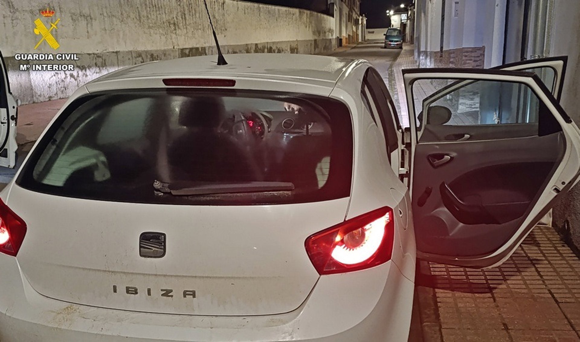 Detenido por el robo en el interior de cinco vehículos en Granja de Torrehermosa Detenido por el robo en el interior de cinco vehículos en Granja de Torrehermosa