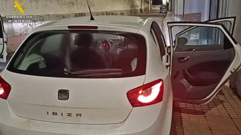 Detenido por el robo en el interior de cinco vehículos en Granja de Torrehermosa Detenido por el robo en el interior de cinco vehículos en Granja de Torrehermosa