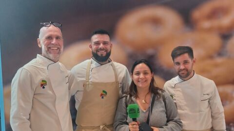 El dueño y los chefs del Restaurante S'espartar, en una entrevista con Maria Cortès, desde Madrid Fusión. El dueño y los chefs del Restaurante S'espartar, en una entrevista con Maria Cortès, desde Madrid Fusión.