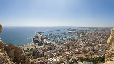 Imagen panorámica actual de Alicante desde el Castillo de Santa Bárbara Imagen panorámica actual de Alicante desde el Castillo de Santa Bárbara