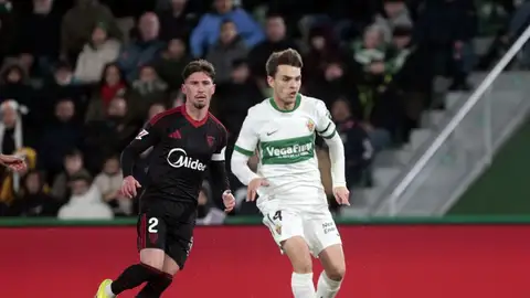 Aleix Febas, ante el Sevilla. Aleix Febas, ante el Sevilla.