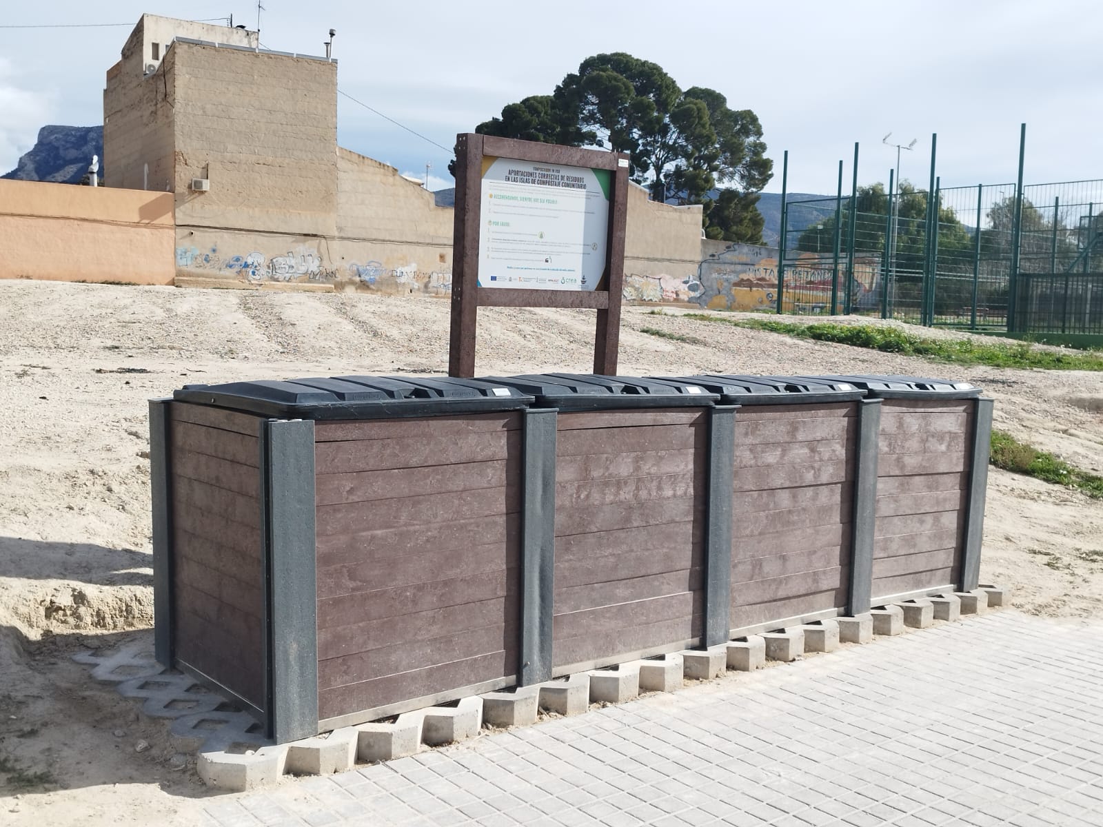 Petrer amplía el proyecto de compostaje comunitario con nuevas composteras en los barrios San José y Salinetas Petrer amplía el proyecto de compostaje comunitario con nuevas composteras en los barrios San José y Salinetas