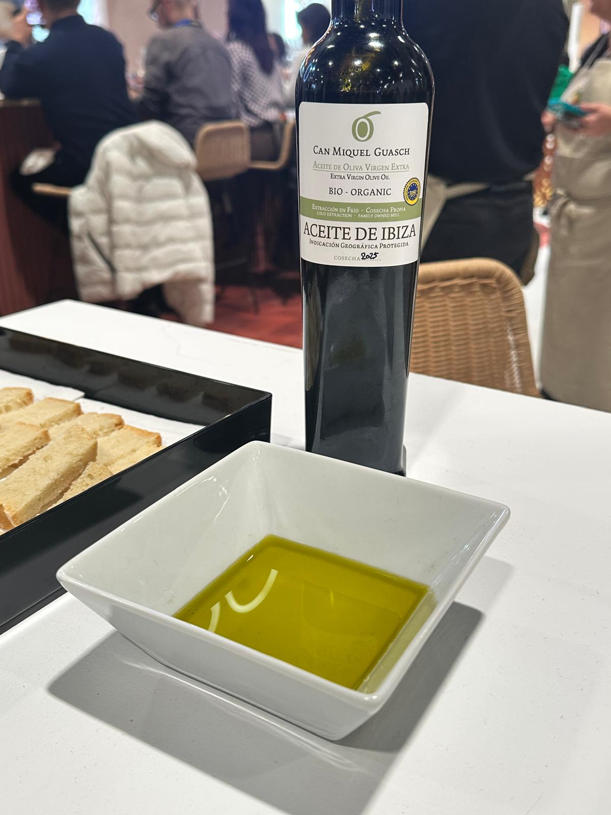 Aceite de Olivia ibicenco: tradición, paisaje y sabor mediterráneo Aceite de Olivia ibicenco: tradición, paisaje y sabor mediterráneo