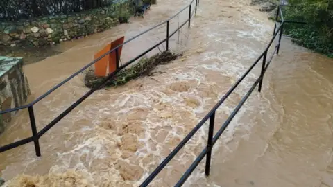 Desbordamiento de un arroyo en Chillón Desbordamiento de un arroyo en Chillón