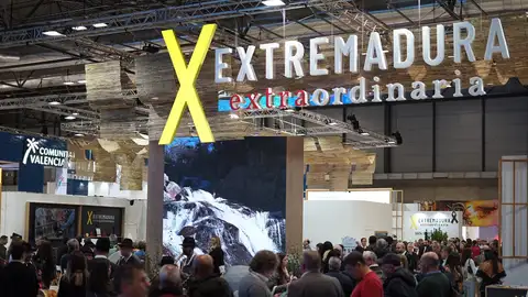 Extremadura registra más de 160.000 visitantes en el stand FITUR este año y más de 8.000 fotografías en su cascada inmersiva Extremadura registra más de 160.000 visitantes en el stand FITUR este año y más de 8.000 fotografías en su cascada inmersiva