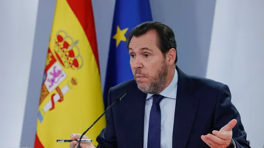 El ministro de Transportes y Movilidad Sostenible, Óscar Puente, durante la rueda de prensa ofrecida tras el Consejo de Ministros. El ministro de Transportes y Movilidad Sostenible, Óscar Puente, durante la rueda de prensa ofrecida tras el Consejo de Ministros.