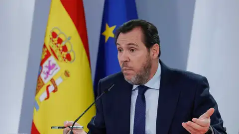 El ministro de Transportes y Movilidad Sostenible, Óscar Puente, durante la rueda de prensa ofrecida tras el Consejo de Ministros. El ministro de Transportes y Movilidad Sostenible, Óscar Puente, durante la rueda de prensa ofrecida tras el Consejo de Ministros.