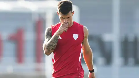 Alfon, en un entrenamiento con el Sevilla. Alfon, en un entrenamiento con el Sevilla.