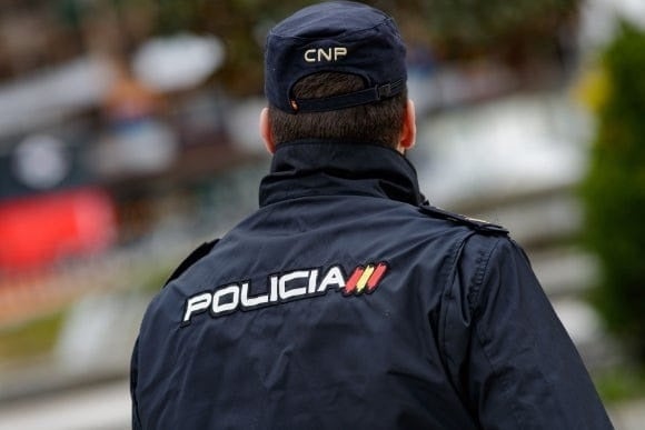 Decenas de policías entran en la antigua prisión de Palma para identificar a moradores y comprobar la situación Decenas de policías entran en la antigua prisión de Palma para identificar a moradores y comprobar la situación
