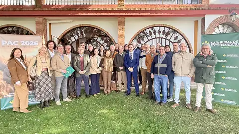 Caja Rural de Extremadura firma convenios de colaboración con nueve entidades ganaderas de la región Caja Rural de Extremadura firma convenios de colaboración con nueve entidades ganaderas de la región