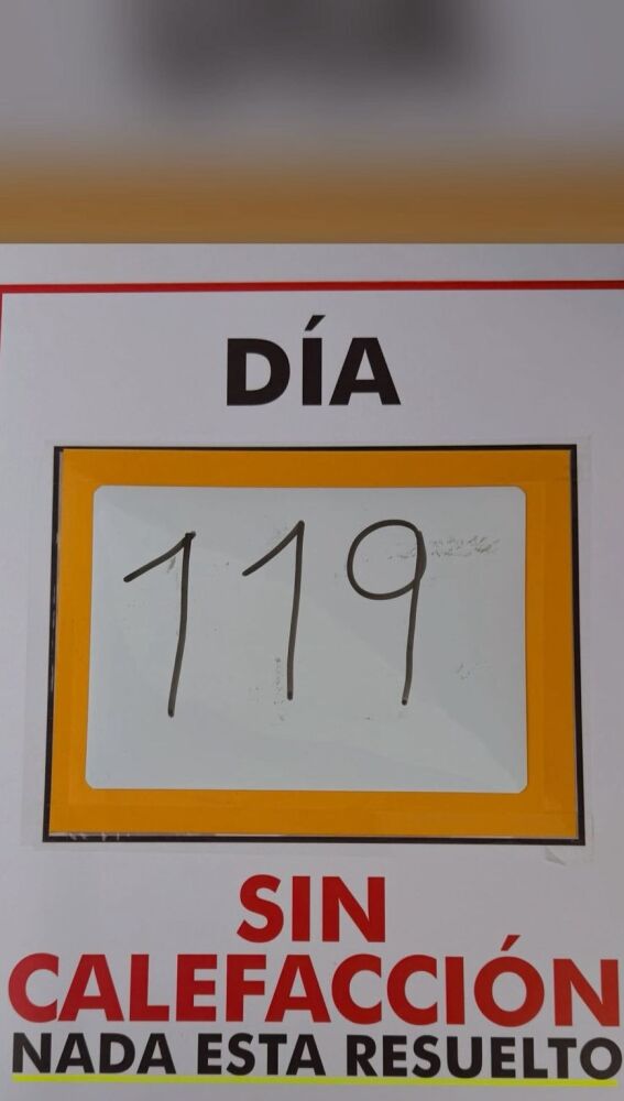 Los padres de alumnos publicarán una fotografía diaria para contabilizar los días que el colegio 'Playas de Orihuela' permanece sin calefacción