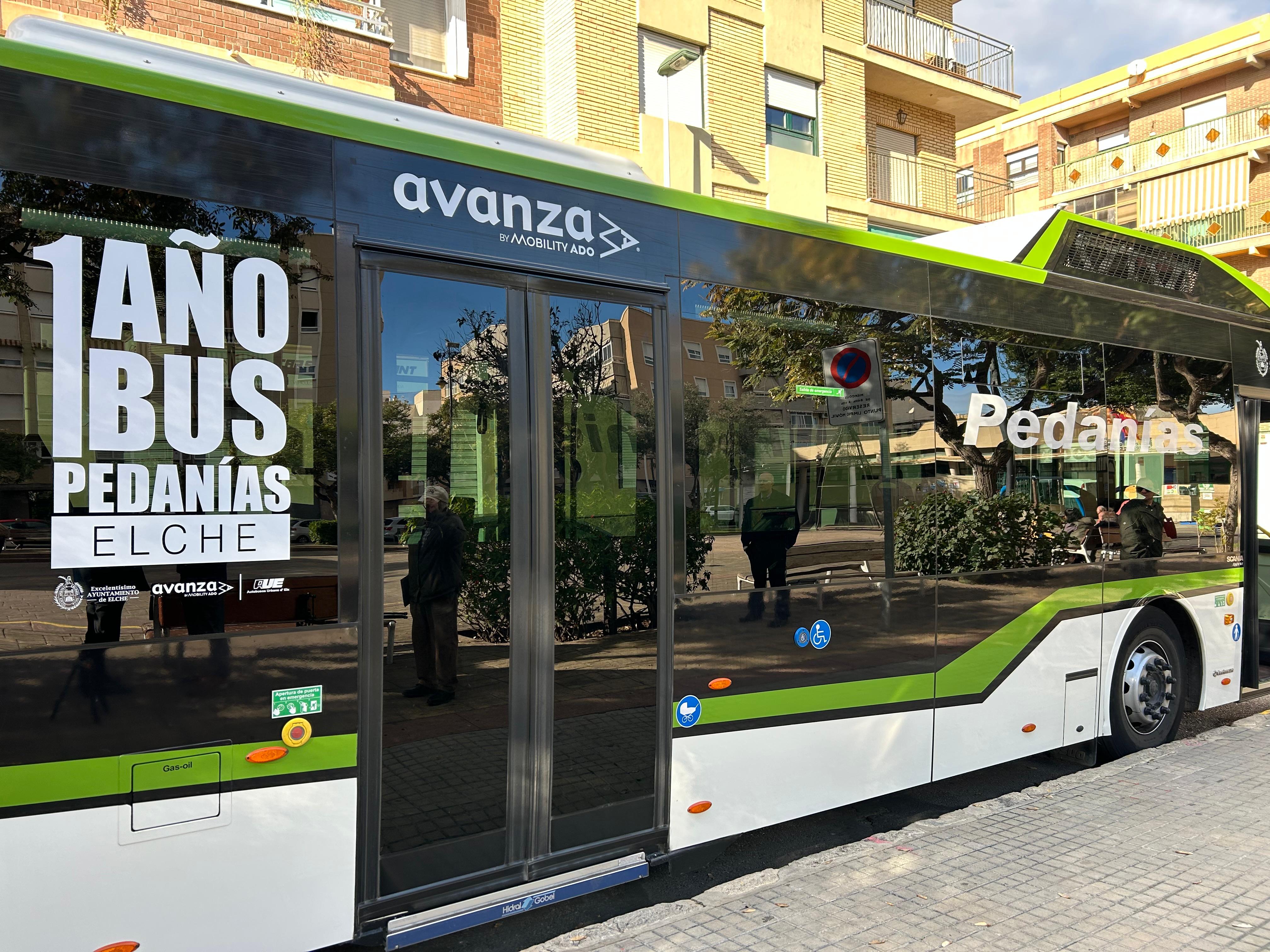 El autobús a las pedanías de Elche cumple un año con más de 1,5 millones de viajeros en sus doce líneas El autobús a las pedanías de Elche cumple un año con más de 1,5 millones de viajeros en sus doce líneas