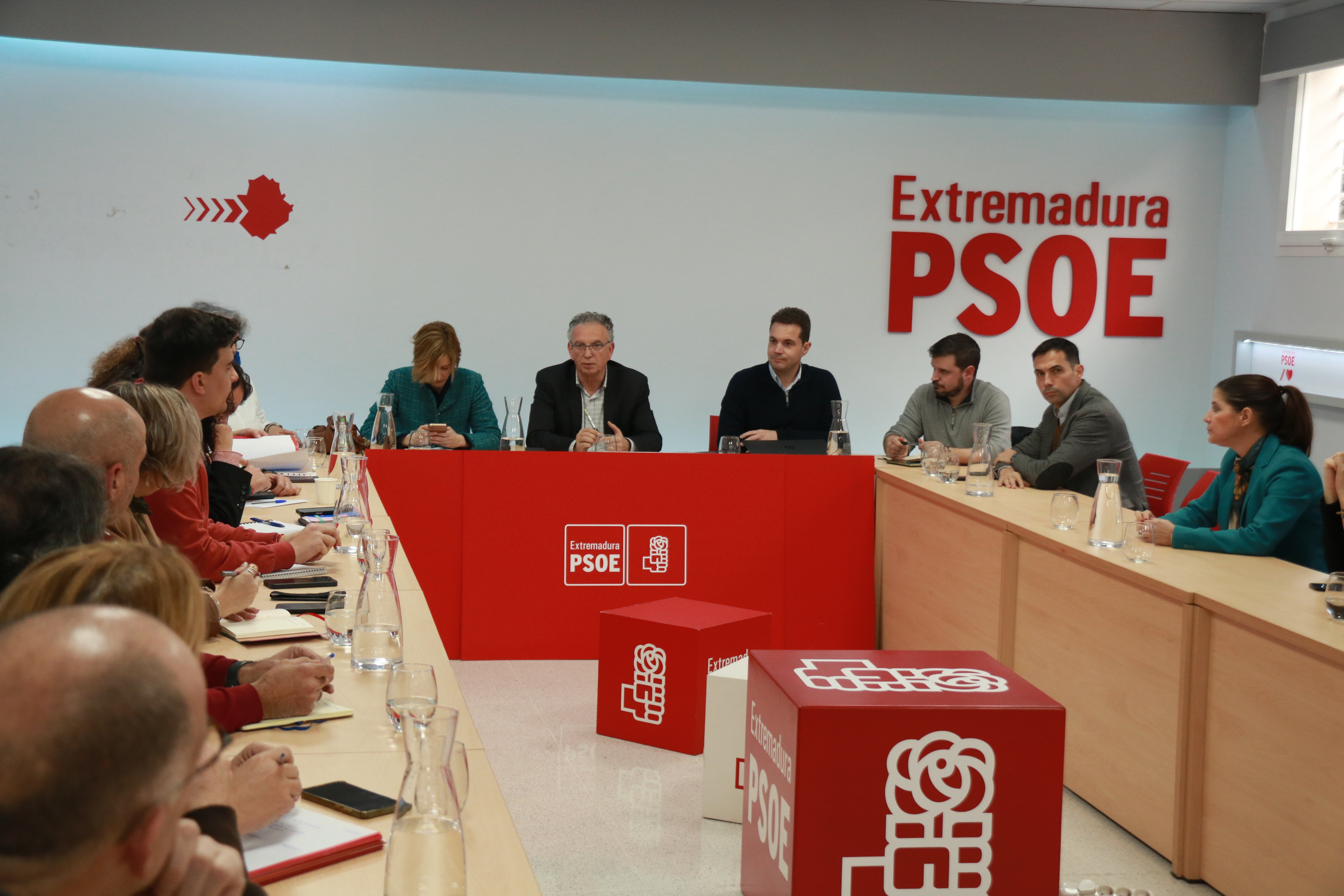 Los Grupos Parlamentarios extremeños fijan sus direcciones para la nueva legislatura Los Grupos Parlamentarios extremeños fijan sus direcciones para la nueva legislatura
