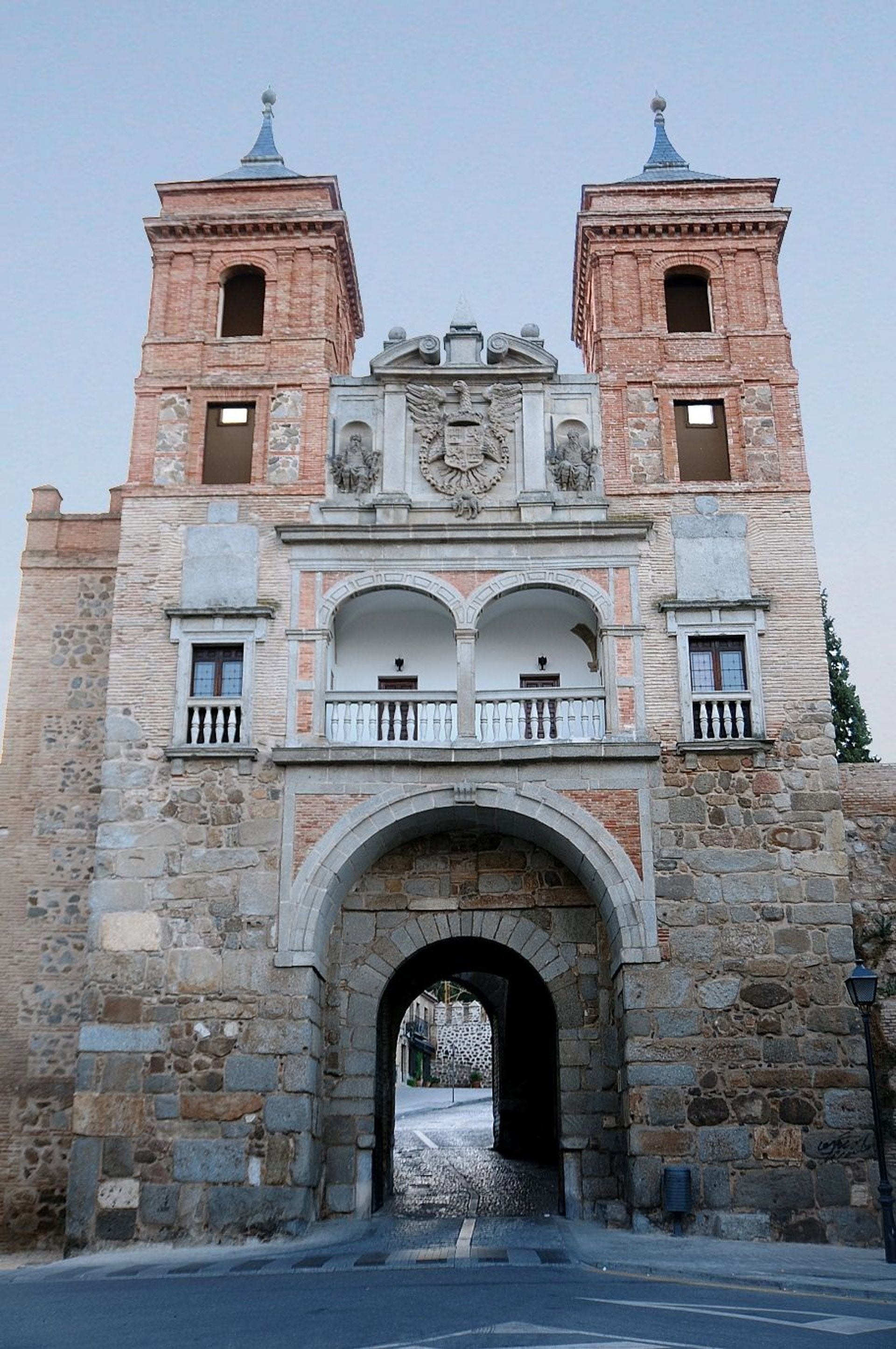 Caída de ramas y contenedores desplazados en Toledo por el temporal Caída de ramas y contenedores desplazados en Toledo por el temporal
