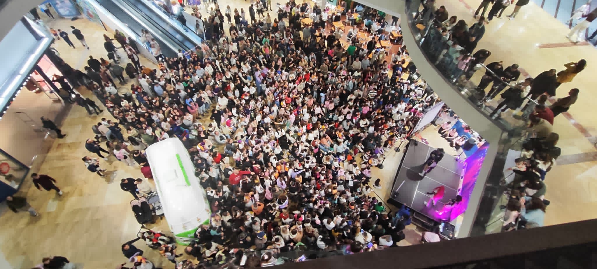 El fenómeno K-Pop desborda las expectativas en el Centro Comercial Rosaleda con más de 3.000 asistentes El fenómeno K-Pop desborda las expectativas en el Centro Comercial Rosaleda con más de 3.000 asistentes