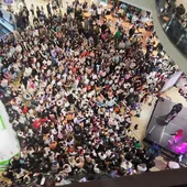 El fenómeno K-Pop desborda las expectativas en el Centro Comercial Rosaleda con más de 3.000 asistentes El fenómeno K-Pop desborda las expectativas en el Centro Comercial Rosaleda con más de 3.000 asistentes