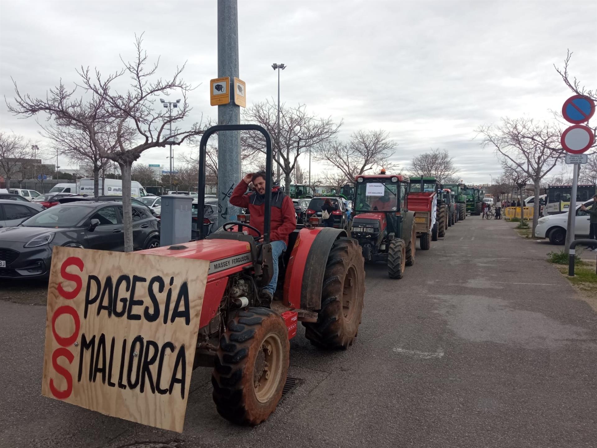 Una veintena de tractores salen a la calle en Palma contra el acuerdo con Mercosur y la nueva PAC Una veintena de tractores salen a la calle en Palma contra el acuerdo con Mercosur y la nueva PAC