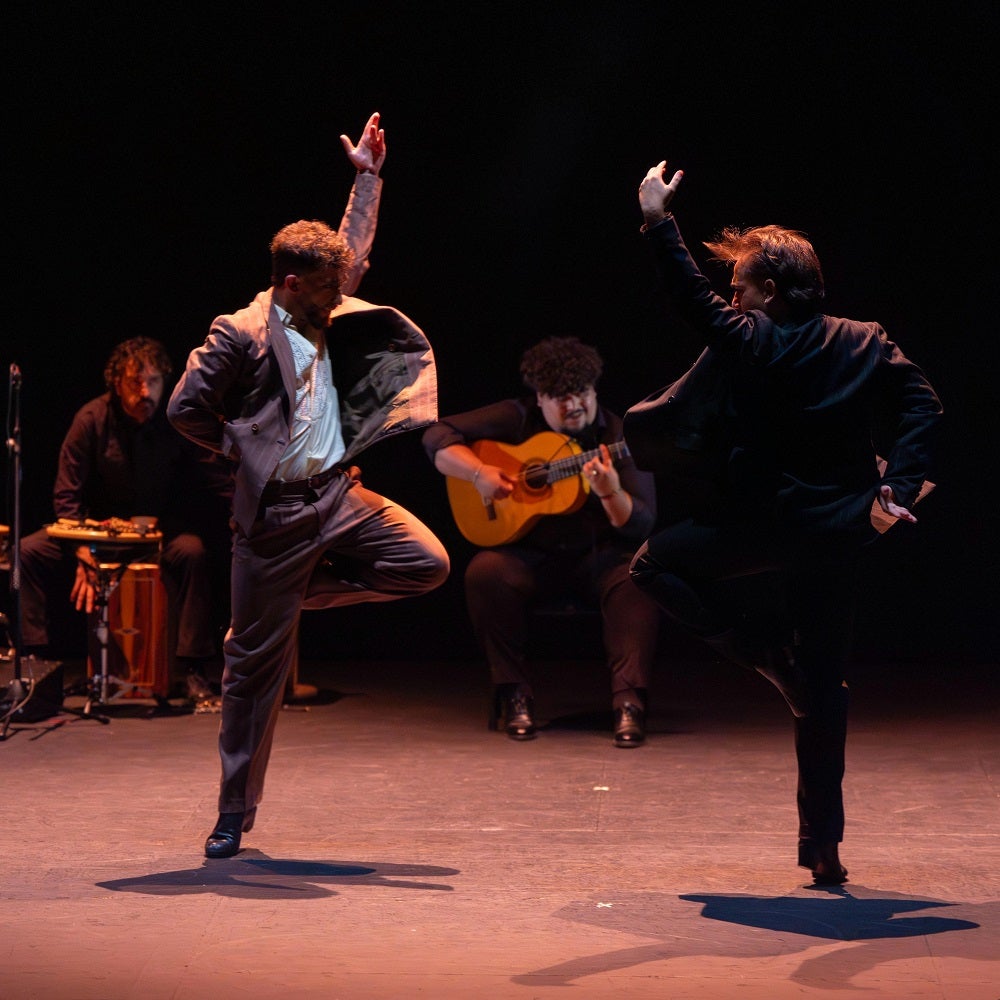 Los hermanos Diego y Hugo Aguilar preestrenan en el marco de In Progress ‘Cuestión de tiempo’, un encuentro íntimo con el flamenco que explora la herencia, la memoria y el vínculo familiar Los hermanos Diego y Hugo Aguilar preestrenan en el marco de In Progress ‘Cuestión de tiempo’, un encuentro íntimo con el flamenco que explora la herencia, la memoria y el vínculo familiar